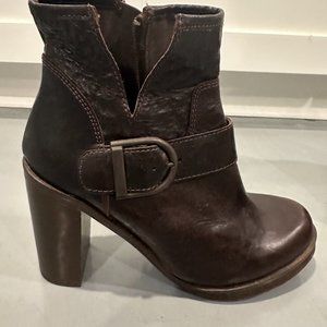 NWOT Jeffrey campbell boots